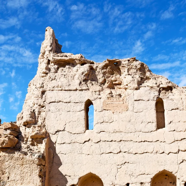 In oman the old abandoned village arch    house and  cloudy sky — Stock Photo, Image