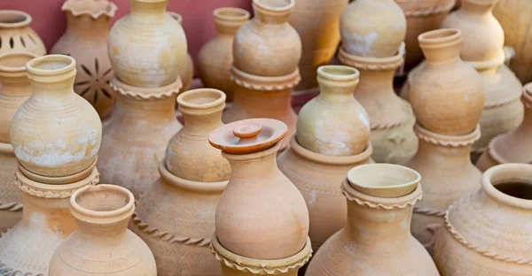 Dans oman muscat le vieux marché de la poterie vente fabrication contiennent — Photo