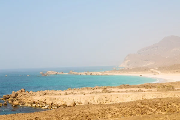 In oman arabic sea  the  hill near sandy beach sky and mountain — Stock Photo, Image
