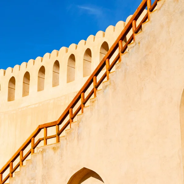 In oman    muscat    the   old defensive  fort battlesment sky a — Stock Photo, Image