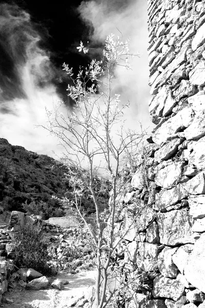 In montagna di oman la vecchia casa abbandonata dell'arco del villaggio e cl — Foto Stock