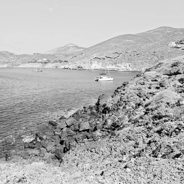 Colina y rocas en la playa de verano en Europa Grecia Santorin —  Fotos de Stock