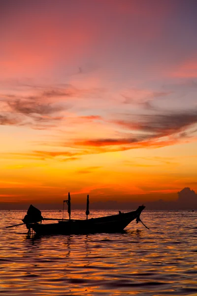 Soluppgång båt thailand kho tao bay kusten södra Kina — Stockfoto