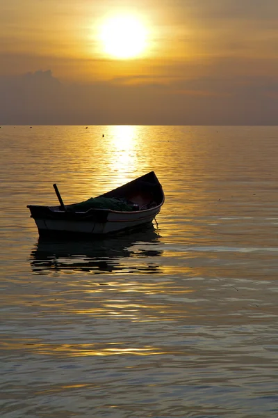 Kho phangan gündoğumu insanlar kıyı şeridi — Stok fotoğraf