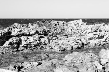 Umman sahil şeridi denizde okyanus Körfez rock ve plaj gökyüzü sakin ol