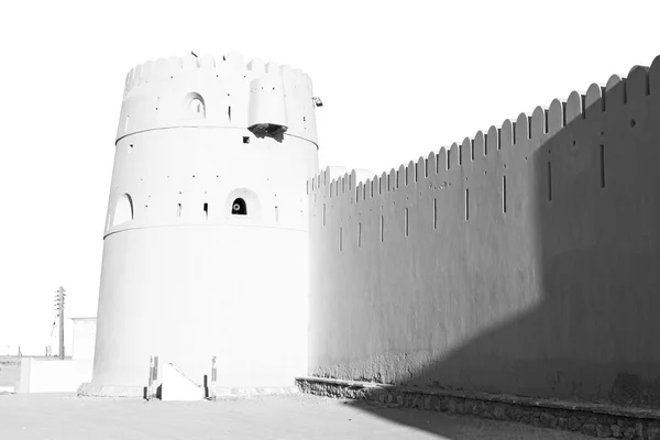 In oman muscat il vecchio forte difensivo battaglia cielo a — Foto Stock