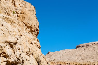 Umman eski dağ gorge ve kanyon derin bulutlu gökyüzü 