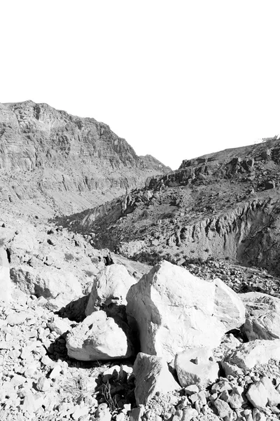 In oman la vecchia gola di montagna e canyon il cielo nuvoloso profondo — Foto Stock