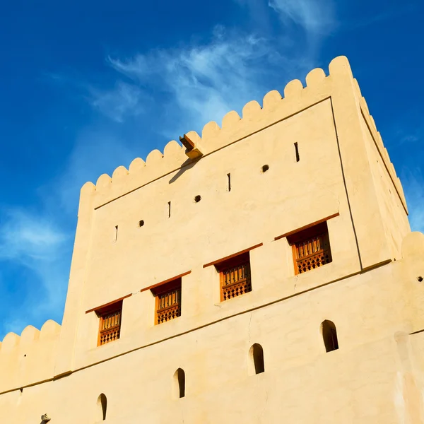 En oman moscatel el viejo fuerte defensivo cielo de batalla a —  Fotos de Stock