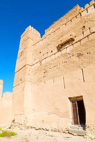 Umman Muscat eski savunma fort battlesment gökyüzü bir — Stok fotoğraf