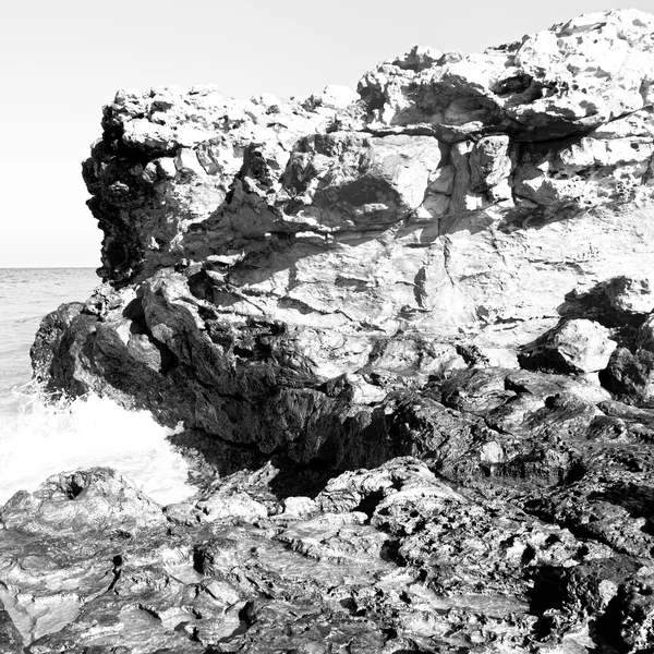 Na costa oman mar oceano golfo rocha e praia relaxar perto do céu — Fotografia de Stock