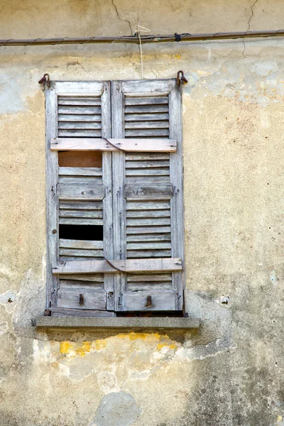 Ventana varese palacios solitarios c — Foto de Stock