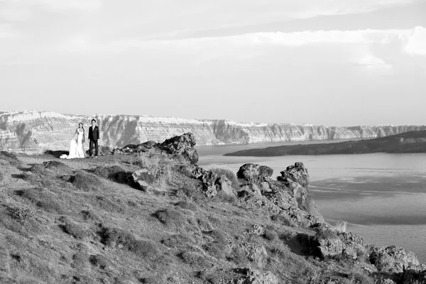 Deniz ve gökyüzü santorini Avrupa gre içinde yalnız kuru bush rock — Stok fotoğraf