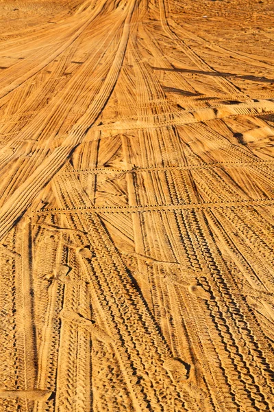 Пустынный путь песка — стоковое фото
