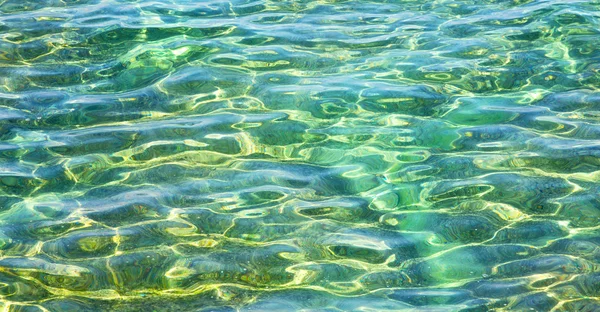 V Ománu barvu a reflex rozmazané Arabské moře oceánu — Stock fotografie