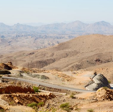 Umman eski dağ gorge ve kanyon derin bulutlu gökyüzü 