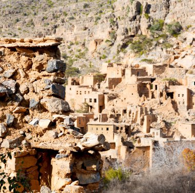 Umman dağda eski terk edilmiş köy evi ve cl kemer
