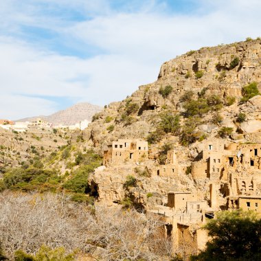 Umman dağda eski terk edilmiş köy evi ve cl kemer