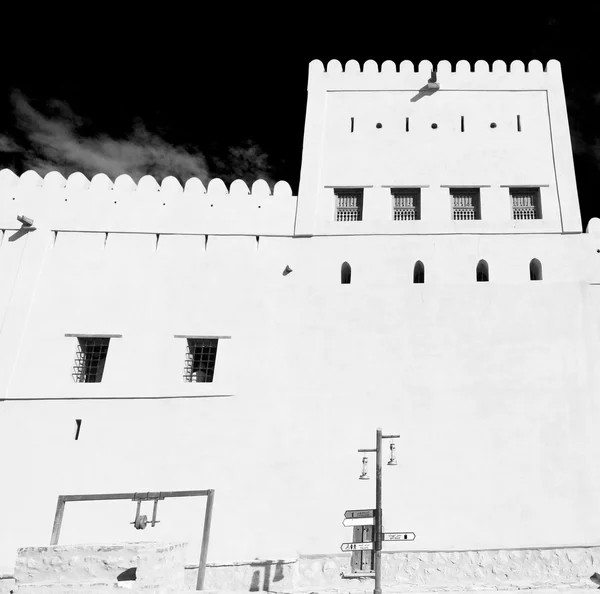 In oman    muscat    the   old defensive  fort battlesment sky a — Stock Photo, Image