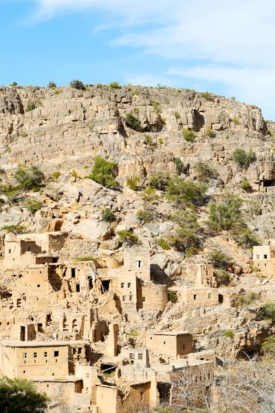 Umman dağda eski terk edilmiş köy evi ve cl kemer