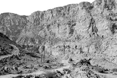 Umman eski dağ gorge ve kanyon derin bulutlu gökyüzü 