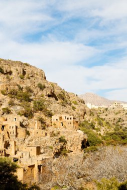 Umman dağda eski terk edilmiş köy evi ve cl kemer