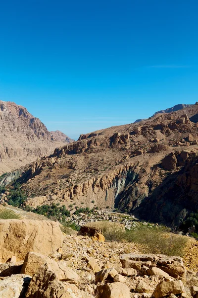 In oman  the old mountain gorge and canyon the deep cloudy  sky — Stock Photo, Image