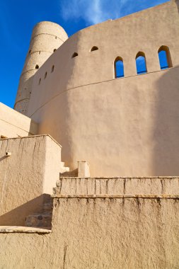 Umman Muscat eski savunma fort battlesment gökyüzü bir