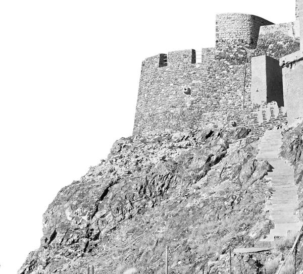В скелі Мускат старий оборонний форт бою небо і — стокове фото