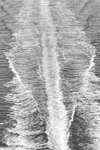 Movimento astratto marea schiuma e schiuma nel mare del Mediterraneo — Foto Stock