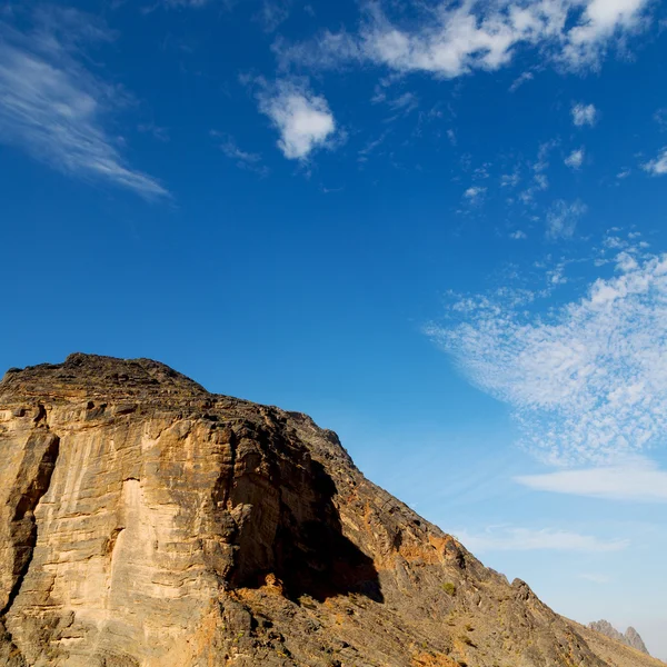 In oman  the old mountain gorge and canyon the deep cloudy  sky — Stock Photo, Image