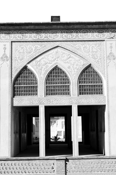 En iran l'ancienne fenêtre de l'architecture — Photo