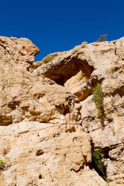 Umman eski dağ gorge ve kanyon derin bulutlu gökyüzü 