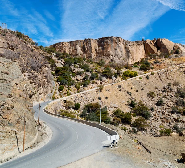 No oman o desfiladeiro velho da montanha e o canyon o céu nublado profundo — Fotografia de Stock