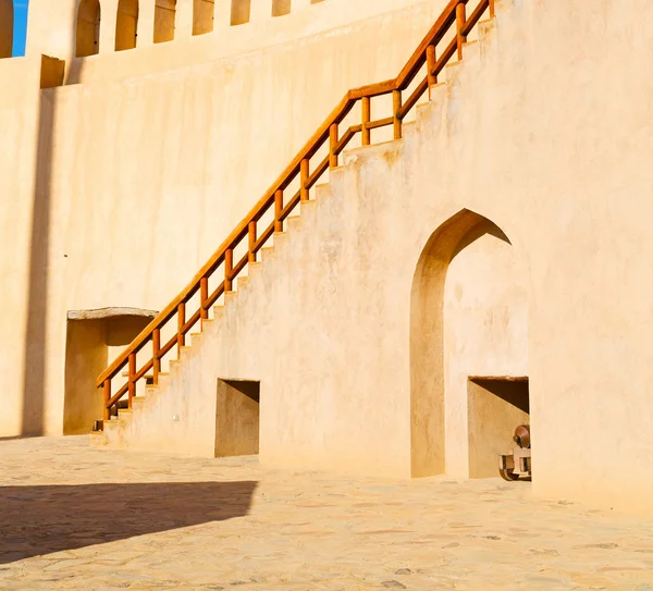 In oman    muscat    the   old defensive  fort battlesment sky a — Stock Photo, Image