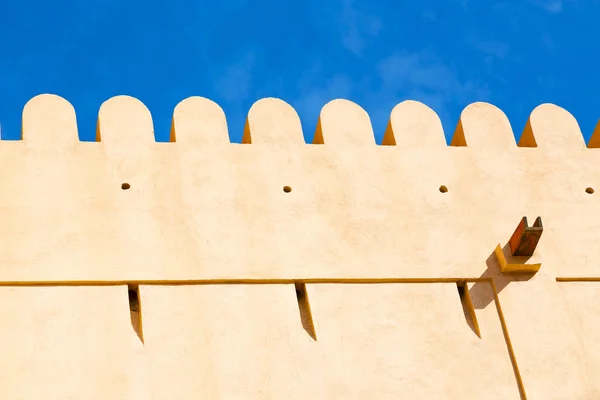 En oman moscatel el viejo fuerte defensivo cielo de batalla a — Foto de Stock