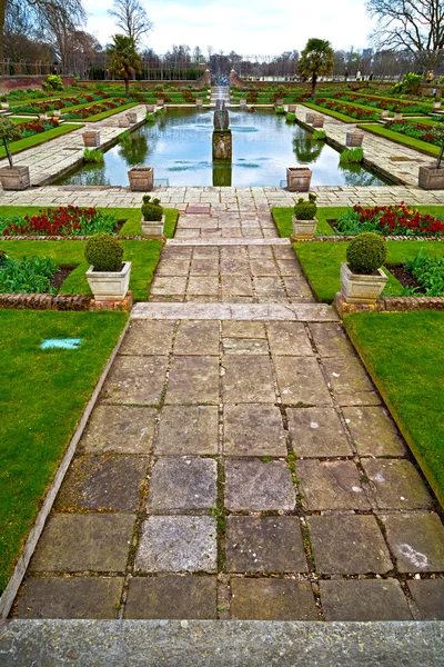 V Londýně staré zahrady — Stock fotografie