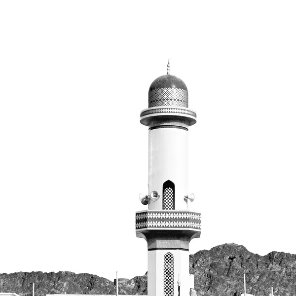 Umman muscat oteli eski Camii Minare ve din gökyüzü temizleyin — Stok fotoğraf