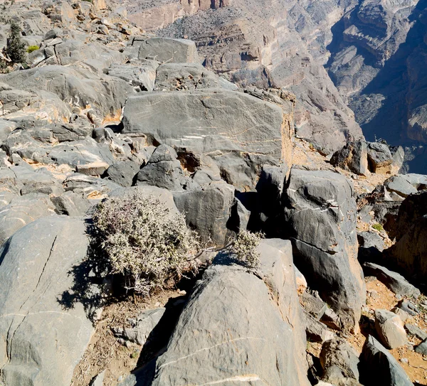 In oman  the old mountain gorge and canyon the deep cloudy  sky — Stock Photo, Image