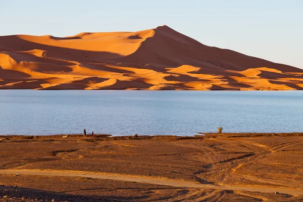 Sole nel deserto giallo lago di sabbia marocco e dune — Foto Stock