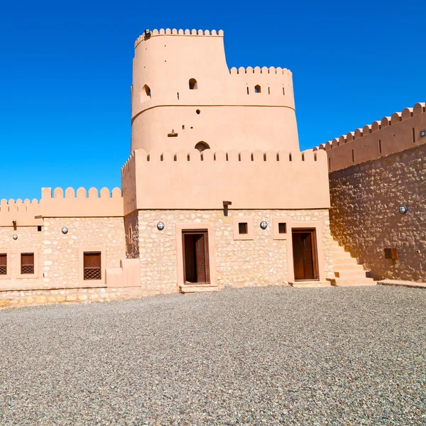 Em oman muscat o velho forte defensivo céu de batalha a — Fotografia de Stock