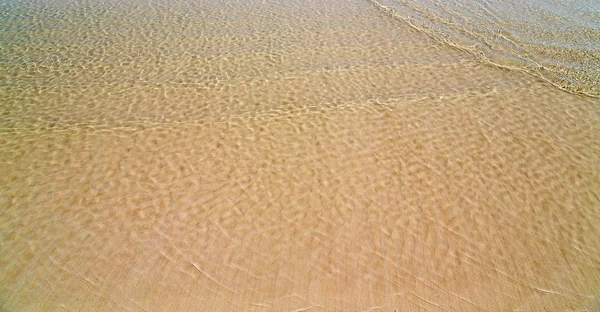 Em oman a cor e reflexo borrado do mar árabe oceano — Fotografia de Stock