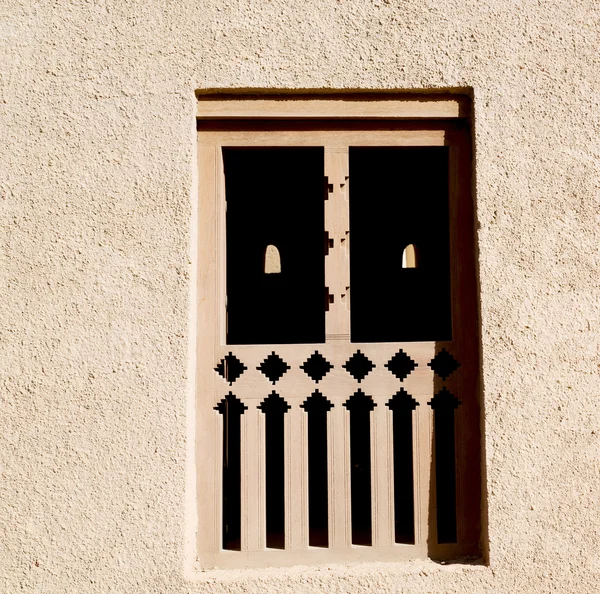 En Oman la vieja ventana adornada — Foto de Stock