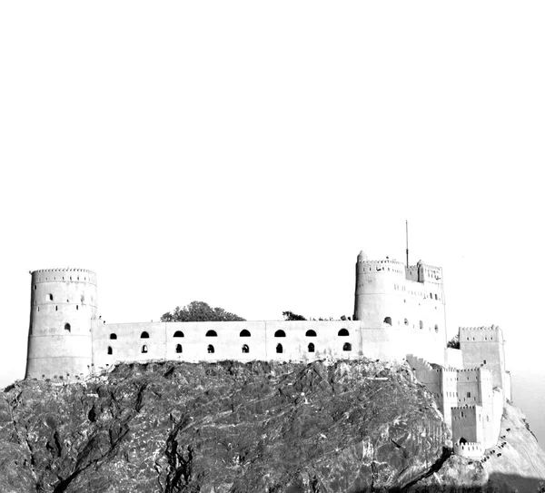 W Omanu muscat skała stary niebo obronny fort battlesment i — Zdjęcie stockowe