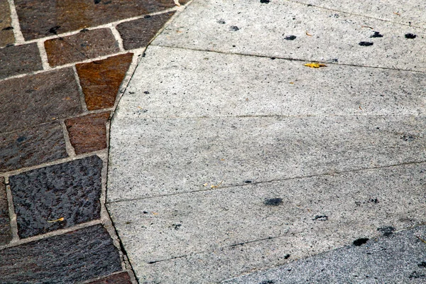 Busto arsizio  abstract   pavement of a curch and m — Stock Photo, Image