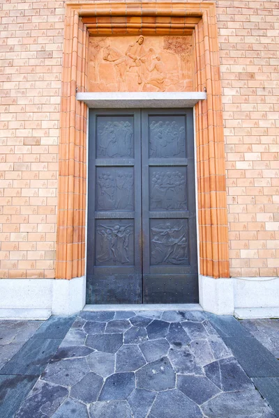Vergiate italy igreja varese a velha porta — Fotografia de Stock