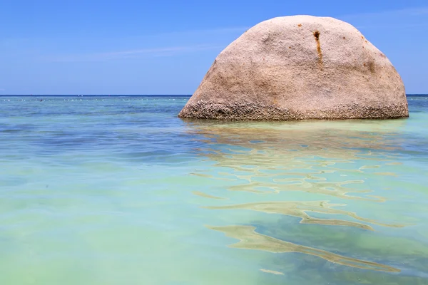 Ásia kho tao baía ilha branca praia rochas — Fotografia de Stock