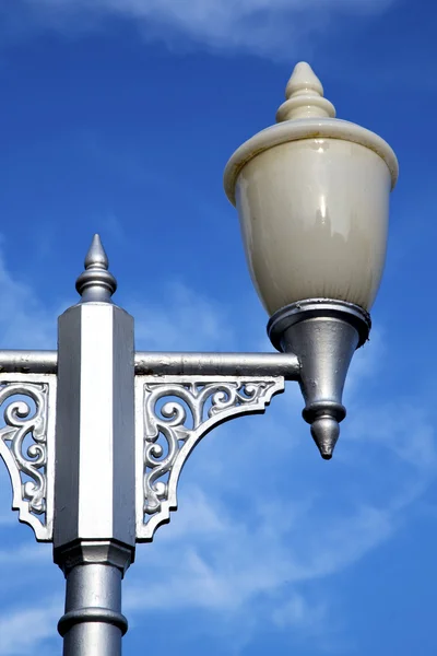 Bangkok thailand street lamp in the sky   palaces  temple   abst — Stock Photo, Image