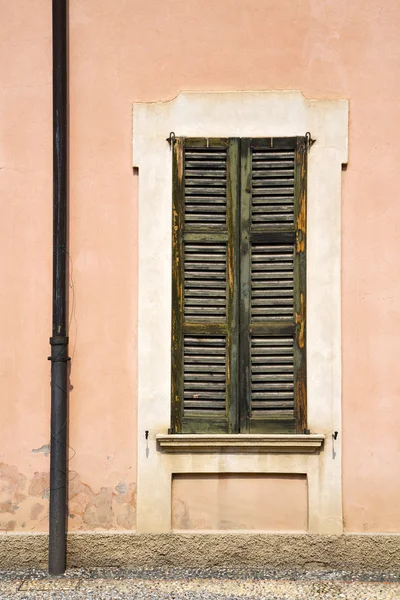 Ventana varese palacios italia en el ladrillo de hormigón —  Fotos de Stock