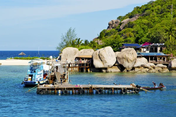 Playa rocas casa barco en Tailandia — Foto de Stock